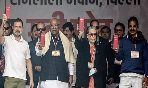 100 நாள் வேலை திட்டத்தில் காந்தி பெயர் மாற்றம்: காங்கிரஸ் கட்சி நாளை போராட்டம்