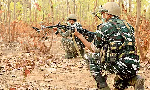 சத்தீஸ்கரில் துப்பாக்கி சூடு- 3 நக்சலைட்டுகள் சுட்டுக் கொலை