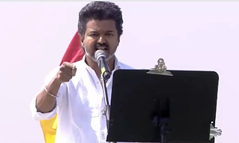 கேட்பதற்கு ஆள் இல்லை என மக்களுக்கான சலுகைகளை கேவலப்படுத்துகிறீர்களா?- விஜய்