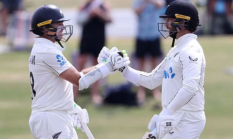 டாம் லாதம், கான்வே அபார சதம்: முதல் நாள் முடிவில் நியூசிலாந்து 334/1