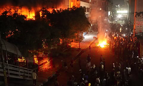 மாணவர் அமைப்பு தலைவர் சுட்டுக்கொலை- வங்காளதேசத்தில் மீண்டும் வன்முறை