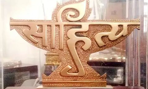 கடைசி நிமிடத்தில் சாகித்ய அகாடமி விருதுகள் அறிவிப்பை முடக்கிய மத்திய அரசு - எதிர்க்கட்சிகள் கண்டனம்