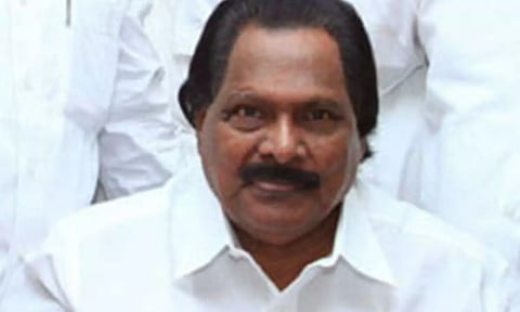 அ.தி.மு.க. அவைத்தலைவர் தமிழ்மகன் உசேன் ஆஸ்பத்திரியில் அனுமதி