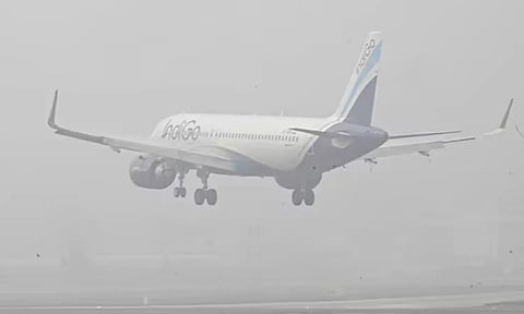 காற்றுமாசு- பனிமூட்டம்: டெல்லியில் விமான சேவை பாதிப்பு