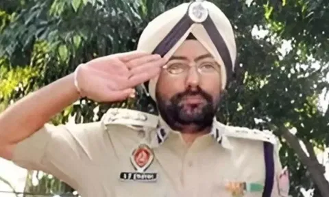 பங்குச்சந்தை மோசடியில் ரூ.8.10 கோடி இழந்த முன்னாள் IPS அதிகாரி.. துப்பாக்கியால் சுட்டு தற்கொலை முயற்சி