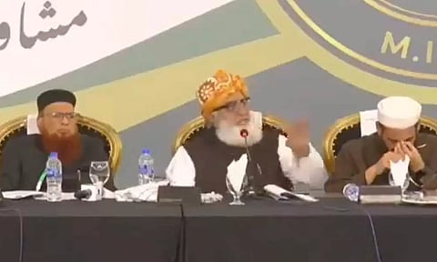 ஆப்கானிஸ்தான் மீது தாக்குதல்: பாகிஸ்தான் ராணுவத்தை சாடிய அந்நாட்டு தலைவர்