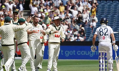 ஆஷஸ் 4-வது டெஸ்ட்: 152 ரன்னில் சுருட்டிய இங்கிலாந்தை 110 ரன்னில் மடக்கிய ஆஸ்திரேலியா