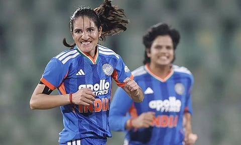 ரேணுகா சிங், ஷபாலி வர்மா அசத்தல்: இலங்கைக்கு எதிரான டி20 தொடரை கைப்பற்றியது இந்தியா