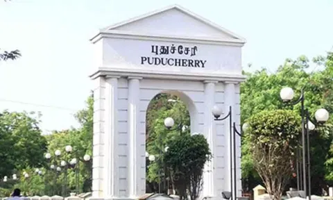 புதுச்சேரியில் புத்தாண்டையொட்டி 1500 போலீசார் பாதுகாப்பு- ஒயிட் டவுன் பகுதியில் வாகனங்கள் செல்ல தடை