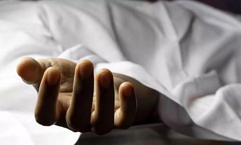 கடும் நிதிச்சுமை: பெற்றோரை கொலை செய்து, தாங்களும் தற்கொலை செய்து கொண்ட சகோதரர்கள்