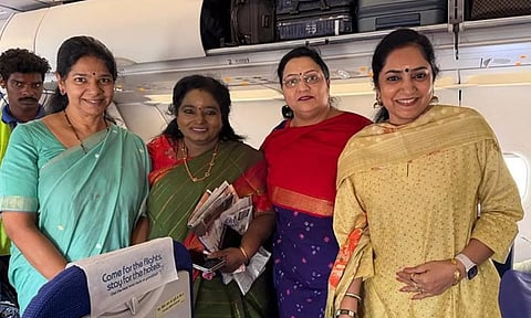 தமிழிசையுடன் புகைப்படம்.. "வெல்லும் தமிழ் பெண்கள்" என கேப்ஷனிட்ட திமுக எம்.பி. கனிமொழி