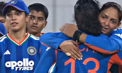 இலங்கையை ஒயிட்வாஷ் செய்த இந்தியா.. 5வது T20 போட்டியிலும் பெண்கள் அணி அபார வெற்றி