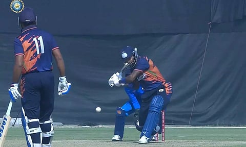 ஒரே ஓவரில் 5 சிக்ஸ்: "லிஸ்ட் ஏ" போட்டியில் முதல் சதத்தை பதிவு செய்தார் ஹர்திக் பாண்ட்யா