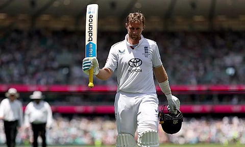 ஆஷஸ் தொடரின் 5வது டெஸ்ட்: ஜோ ரூட் அபார சதம் - இங்கிலாந்து 384 ரன்களுக்கு ஆல் அவுட்