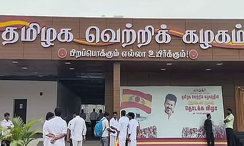 த.வெ.க.-வில் இணையும் தி.மு.க., அ.தி.மு.க., நா.த.க நிர்வாகிகள்..!