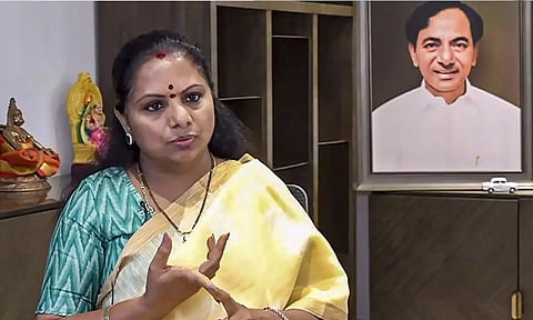 தெலுங்கானாவில் பிறக்கிறது புதிய கட்சி.. கே.சி.ஆர்-இன் மகள் கவிதா அறிவிப்பு