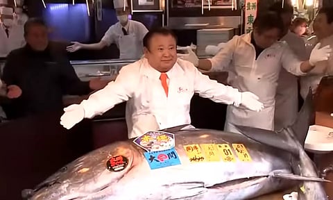 ஜப்பானில் டோக்கியோ சந்தையில் ரூ.28 கோடிக்கு ஏலம் போன டுனா மீன்