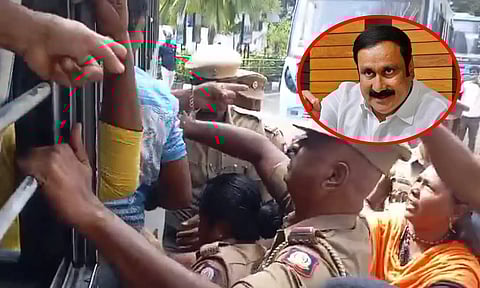 பணி நிலைப்பு கோரி போராடிய பகுதி நேர ஆசிரியர்களை கைது செய்வதா? - அன்புமணி கண்டனம்