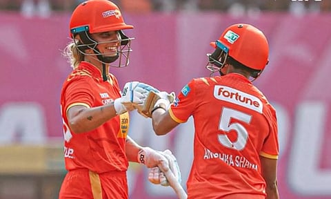 கேப்டன் நாக்... உ.பி. வாரியர்ஸ் அணிக்கு 208 ரன்கள் இலக்கு நிர்ணயித்த குஜராத்