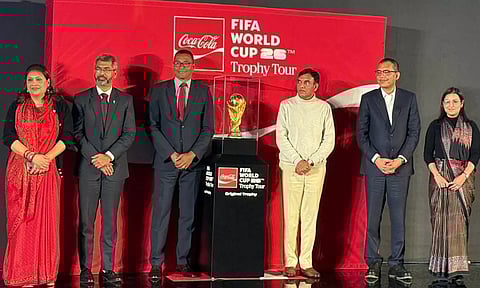 உலக சுற்றுப்பயணத்தின் ஒரு பகுதியாக இந்தியாவிற்கு வந்த FIFA உலகக்கோப்பை