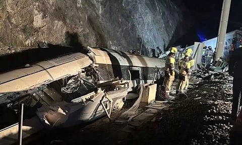 ஸ்பெயினில் 2 அதிவிரைவு ரெயில்கள் மோதிய விபத்தில் 21 பேர் உயிரிழப்பு