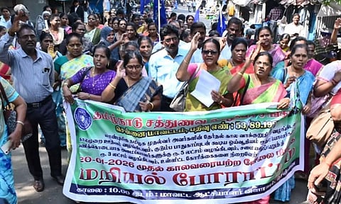 போராட்டக்களமாக மாறிய சென்னை - ஒரே நாளில் 4 இடங்களில் அரசு ஊழியர்கள், ஆசிரியர்கள் போராட்டம்