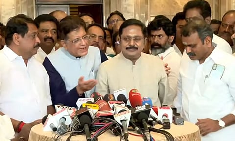 இபிஎஸ் குறித்த கேள்வி... டிடிவி தினகரனை பேசவிடாமல் தடுத்த பியூஷ் கோயல்!