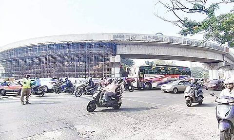 அடுத்த மாதம் திறக்க முடிவு: மத்திய கைலாஷ் மேம்பாலம் இறுதிக்கட்டப் பணிகள் தீவிரம்