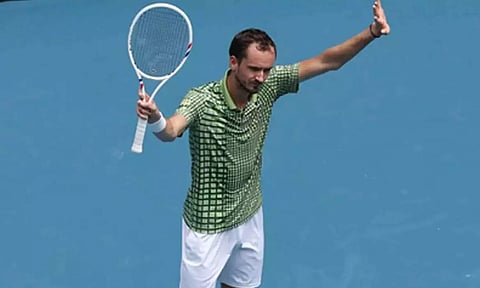 ஆஸ்திரேலிய ஓபன்: 4வது சுற்றில் மெத்வதேவ் அதிர்ச்சி தோல்வி