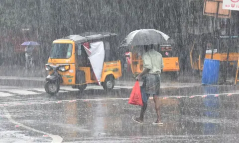 சென்னை-புறநகரில் விடிய விடிய மழை: ஏரிகளுக்கு தண்ணீர் வரத்து அதிகரிப்பு