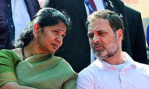 காங்கிரஸ் எம்.பி ராகுல் காந்தியுடன் கனிமொழி எம்.பி சந்திப்பு