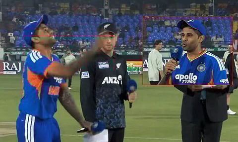 நியூசிலாந்துக்கு எதிரான 4-வது டி20: இந்திய அணி பந்து வீச்சு- ஒரு முக்கிய மாற்றம்