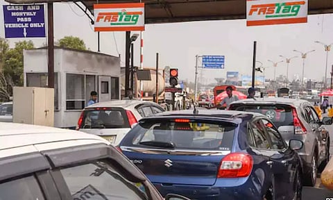 2025-ல் சுங்கச்சாவடிகளில் செல்லாத வாகனங்களுக்கு ரூ.18 லட்சம் சுங்க கட்டணம் வசூல்!