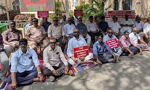 7வது நாளாக தொடரும் அரசு உதவிபெறும் கல்லூரி ஆசிரியர்களின் உள்ளிருப்பு போராட்டம்!