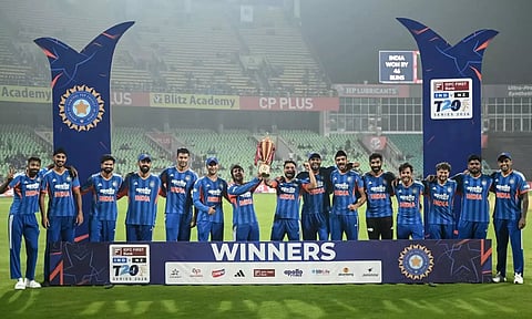 ஆட்ட நாயகன் இஷான் கிஷன், தொடர்நாயகன் விருது வென்ற சூர்யகுமார்