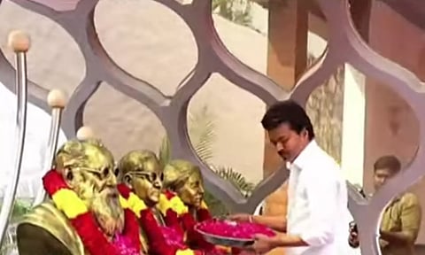 த.வெ.க. 3-ம் ஆண்டு தொடக்க விழா - கொள்கை தலைவர்களுக்கு மரியாதை செலுத்திய விஜய்