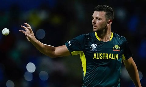 டி20 உலகக் கோப்பை: தொடக்க போட்டிகளை தவறவிடும் ஆஸ்திரேலிய வீரர் ஹேசில்வுட்