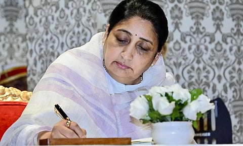 சுனேத்ரா பவார் நியமனம்: பா.ஜ.க. மீது 'சாம்னா' தாக்கு!