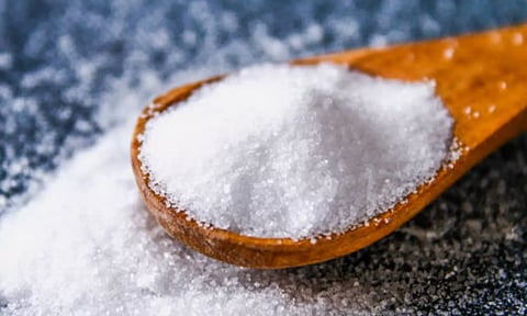 அதிக உப்பு அமைதியாய் கொல்லும் - ஒரு நாளைக்கு எவ்வளவு உப்பு சாப்பிடலாம்?