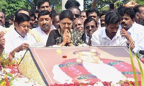 எனது தலைமையில் ஆட்சி அமையும்: தனிக்கட்சி தொடங்க திட்டமா?- சசிகலா பரபரப்பு பேட்டி