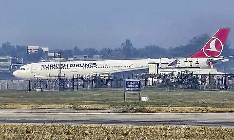 என்ஜினில் தீ: கொல்கத்தாவில் அவசரமாக தரையிறங்கிய துருக்கி ஏர்லைன்ஸ் விமானம்