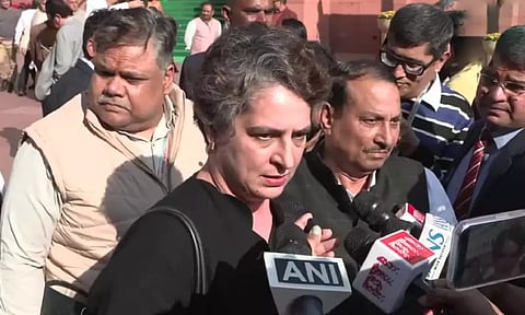 '3 பெண்களை பார்த்து... சபாநாயகருக்கு பின்னால் ஒளிந்துகொள்ளும் மோடி' - பிரியங்கா காந்தி விமர்சனம்