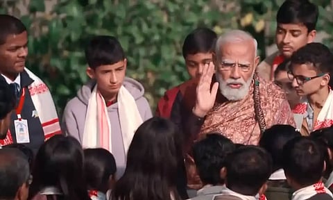 டேட்டா மலிவானது என்பதற்காக இணையத்தில் நேரத்தை வீணடிக்க வேண்டாம் - மாணவர்களுக்கு பிரதமர் மோடி அட்வைஸ்