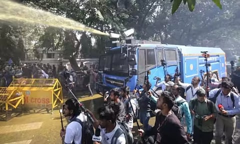 வங்கதேசத்தில் மீண்டும் வெடித்த போராட்டம்.. முகமது யூனுஸ் வீட்டை முற்றுகையிட முயன்றதால் பரபரப்பு