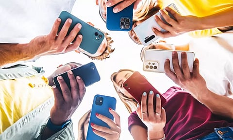 90ஸ் Kids-ஐ விட அறிவாற்றலில் பின்தங்கும் GEN Z தலைமுறையினர்.. காரணம் என்ன? - ஆய்வில் தகவல்