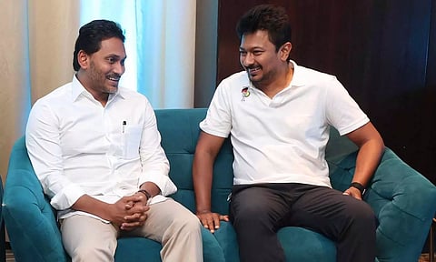 ஆந்திரா முன்னாள் முதல்வரை சந்தித்த துணை முதல்வர் உதயநிதி ஸ்டாலின்