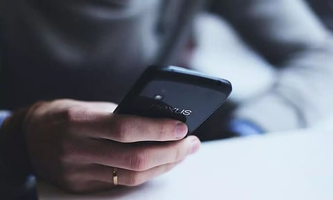 தாயின் அந்தரங்க வீடியோக்களை காதலனுக்கு அனுப்பிய மகள்.. பெங்களூருவில் அதிர்ச்சி சம்பவம்