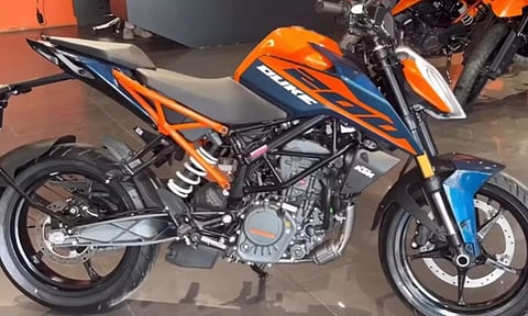 வேற லெவல் அப்டேட்கள்... ரூ.1.94 லட்சத்தில் அறிமுகமான 2026 கேடிஎம் டியூக் 200