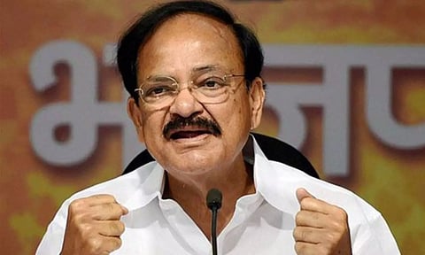 'குருட்டுத்தனமாக இந்தியை எதிர்க்கக்கூடாது' - வெங்கையா நாயுடு