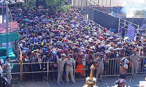 சபரிமலையில் தரிசனத்திற்கு குவிந்த பக்தர்கள்